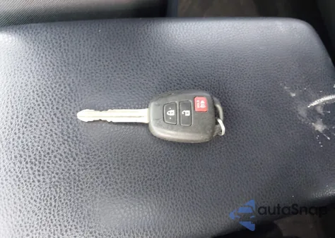 2015 Toyota Rav4 Xle z USA, uszkodzony, nr VIN JTMRFREV0FD154997